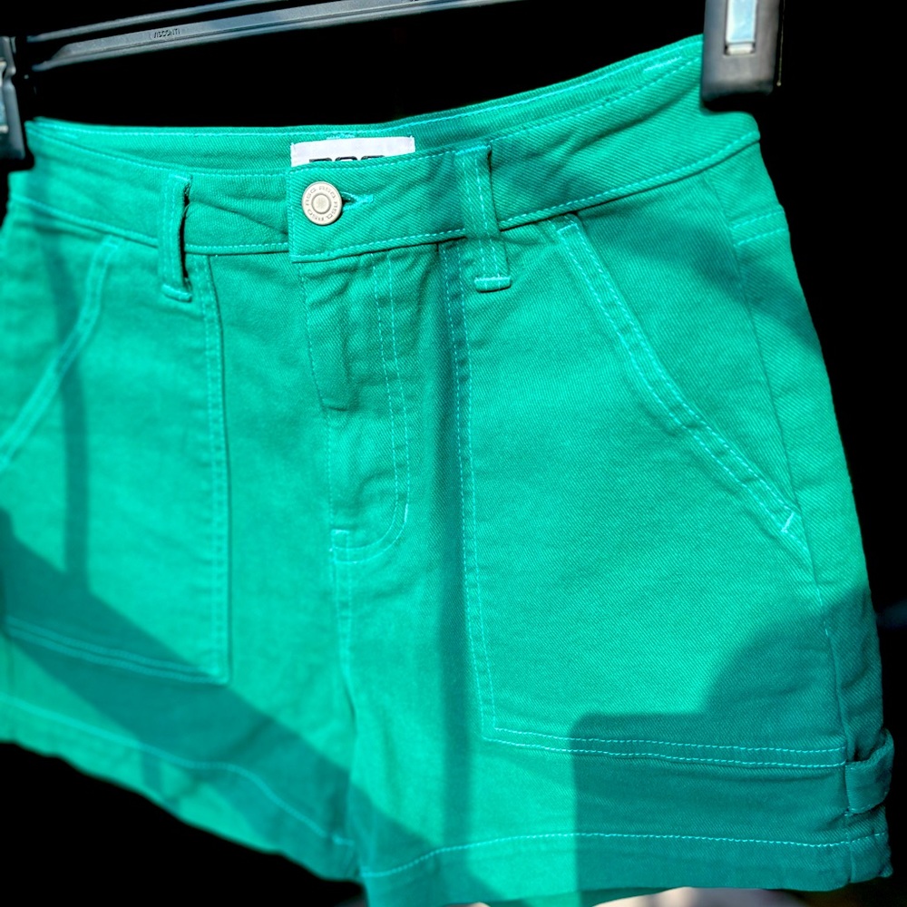 RSQ carpenter shorts in emerald green. Size 25.